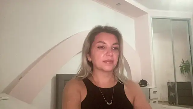 Snapshot of Beautysoul_ chatting on 09/23/25, 03:37 Beautysoul online show from 09/23/25, 03:37