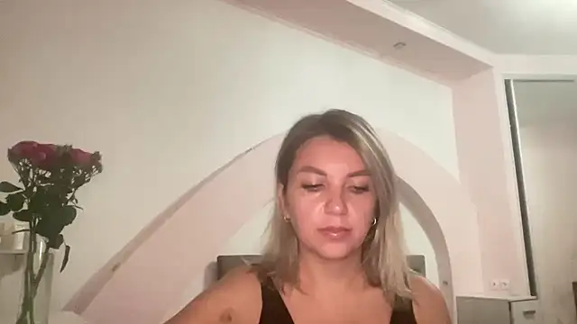 Snapshot of Beautysoul_ chatting on 09/24/25, 04:43 Beautysoul online show from 09/24/25, 04:43