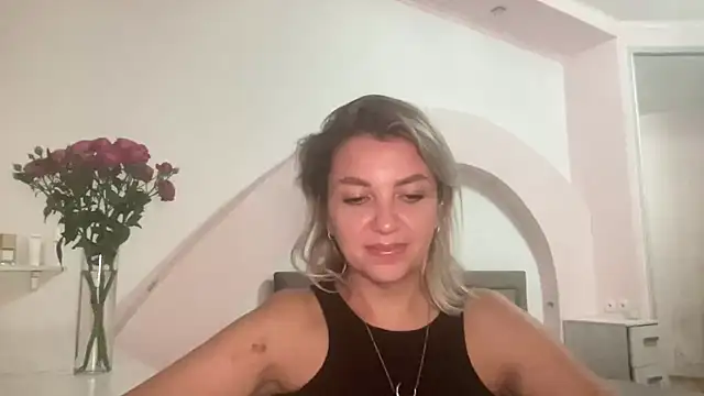 Snapshot of Beautysoul_ chatting on 09/25/25, 04:43 Beautysoul online show from 09/25/25, 04:43