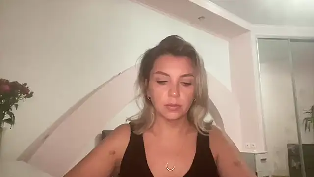 Snapshot of Beautysoul_ chatting on 09/27/25, 05:29 Beautysoul online show from 09/27/25, 05:29