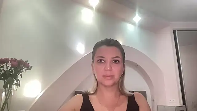 Snapshot of Beautysoul_ chatting on 09/28/25, 04:34 Beautysoul online show from 09/28/25, 04:34