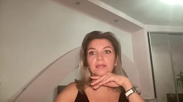 Snapshot of Beautysoul_ chatting on 10/02/25, 03:52 Beautysoul online show from 10/02/25, 03:52