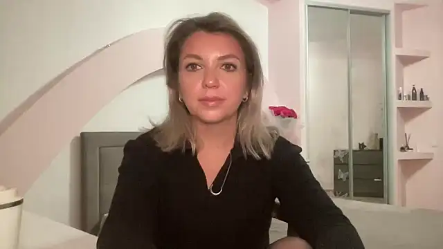 Snapshot of Beautysoul_ chatting on 10/11/25, 03:21 Beautysoul online show from 10/11/25, 03:21