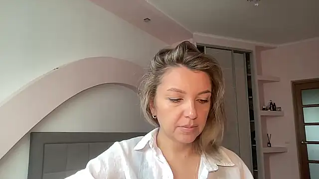 Snapshot of Beautysoul_ chatting on 10/12/25, 08:57 Beautysoul online show from 10/12/25, 08:57