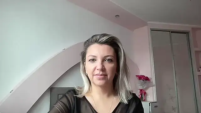 Snapshot of Beautysoul_ chatting on 10/13/25, 08:47 Beautysoul online show from 10/13/25, 08:47