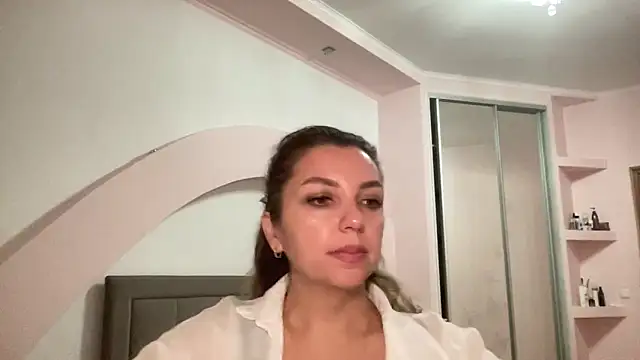 Snapshot of Beautysoul_ chatting on 10/24/25, 04:03 Beautysoul online show from 10/24/25, 04:03