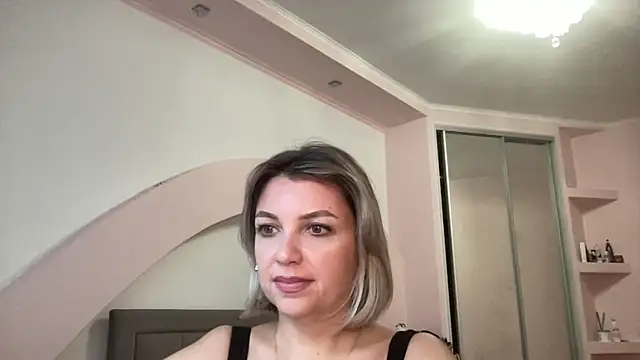 Snapshot of Beautysoul_ chatting on 10/28/25, 11:03 Beautysoul online show from 10/28/25, 11:03