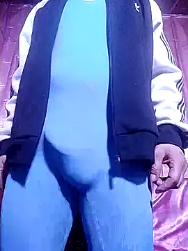 Snapshot of oxxy_jean chatting on 12/14/25, 12:49 oxxy jean online show from 12/14/25, 12:49