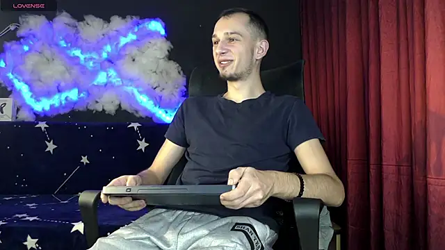 Snapshot of AxelMassimo chatting on 11/29/25, 03:53 AxelMassimo online show from 11/29/25, 03:53