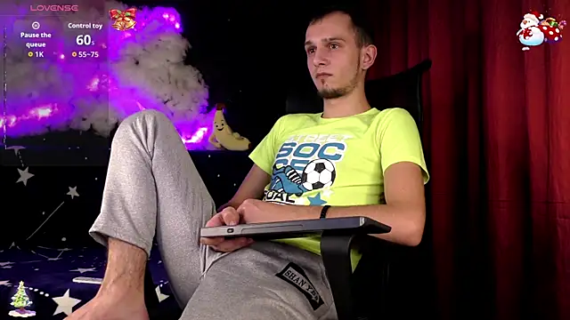 Snapshot of AxelMassimo chatting on 12/14/25, 03:50 AxelMassimo online show from 12/14/25, 03:50