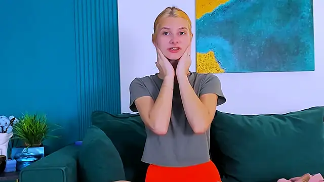 Snapshot of NightOpal chatting on 10/24/25, 04:14 NightOpal online show from 10/24/25, 04:14