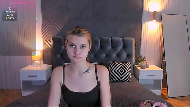 Snapshot of NightOpal chatting on 12/04/25, 02:48 NightOpal online show from 12/04/25, 02:48