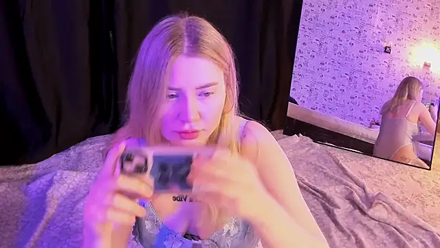 Snapshot of Lillie_Berry chatting on 11/15/25, 04:21 Lillie Berry online show from 11/15/25, 04:21