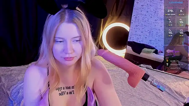 Snapshot of Lillie_Berry chatting on 11/22/25, 04:39 Lillie Berry online show from 11/22/25, 04:39