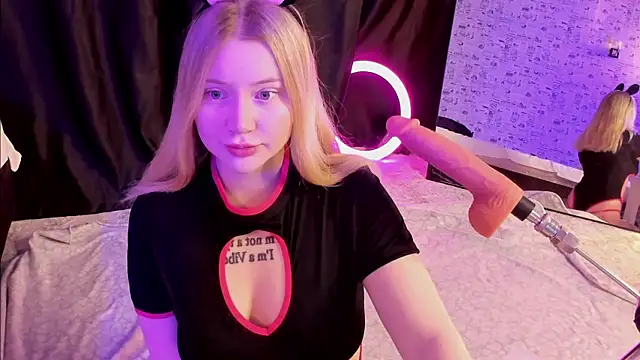 Snapshot of Lillie_Berry chatting on 11/30/25, 04:38 Lillie Berry online show from 11/30/25, 04:38