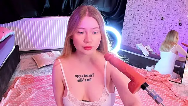 Lillie Berry online show from 01/10/26, 04:47