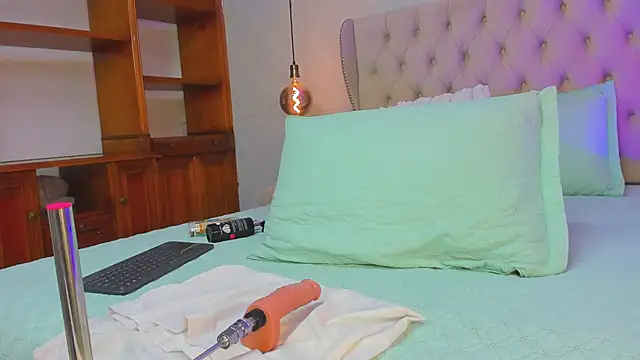 Tatihornyy online show from 10/28/25, 11:25