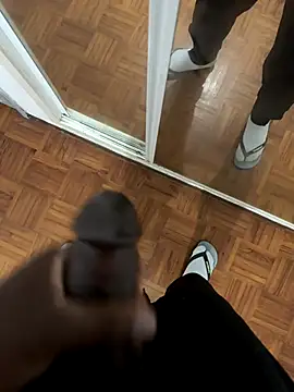 Snapshot of Jacareeeeee chatting on 09/30/25, 09:09 Jacareeeeee online show from 09/30/25, 09:09