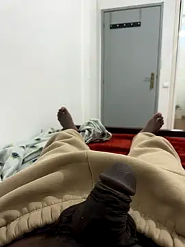 Snapshot of Jacareeeeee chatting on 10/25/25, 06:13 Jacareeeeee online show from 10/25/25, 06:13