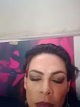 Veronnaink online show from 10/28/25, 07:49