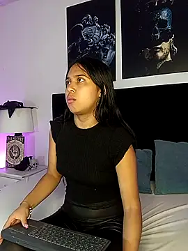 VioletaBliss1 online show from 10/25/25, 11:51