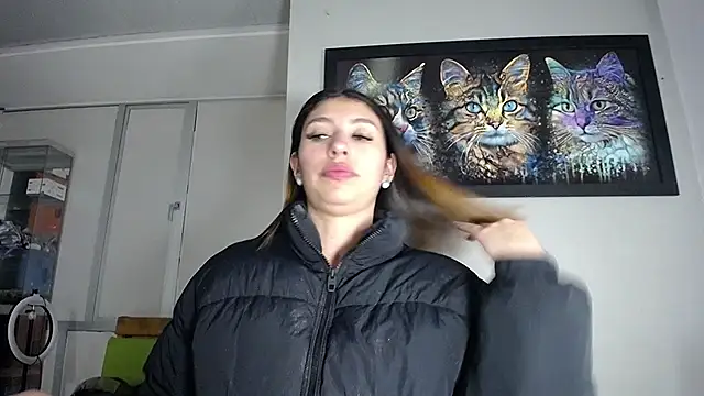 Snapshot of AriaBliss- chatting on 10/13/25, 06:57 AriaBliss- online show from 10/13/25, 06:57