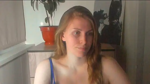 Snapshot of JuliaMuuun chatting on 04/04/26, 08:50 JuliaMuuun online show from 04/04/26, 08:50