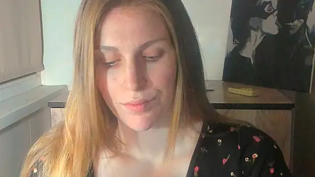 Snapshot of JuliaMuuun chatting on 04/10/26, 08:35 JuliaMuuun online show from 04/10/26, 08:35