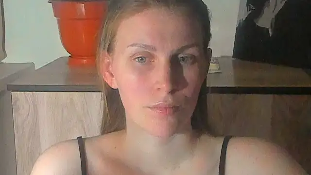 Snapshot of JuliaMuuun chatting on 04/13/26, 09:31 JuliaMuuun online show from 04/13/26, 09:31