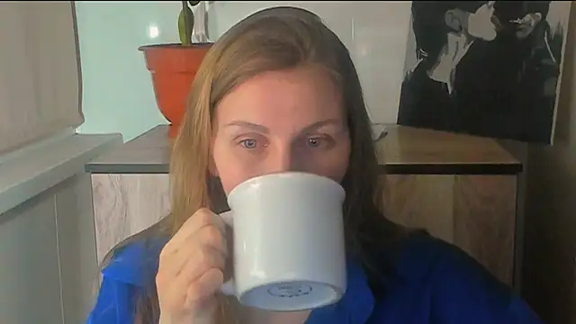 Snapshot of JuliaMuuun chatting on 04/19/26, 08:00 JuliaMuuun online show from 04/19/26, 08:00
