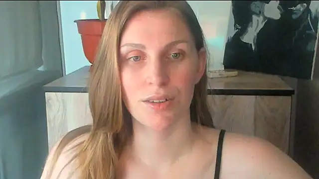 Snapshot of JuliaMuuun chatting on 04/24/26, 07:27 JuliaMuuun online show from 04/24/26, 07:27