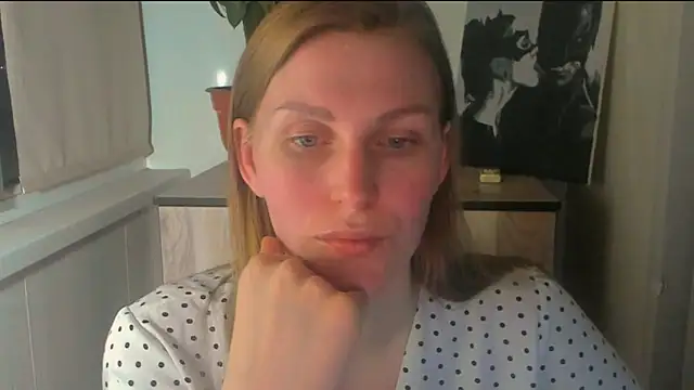 Snapshot of JuliaMuuun chatting on 04/28/26, 09:31 JuliaMuuun online show from 04/28/26, 09:31