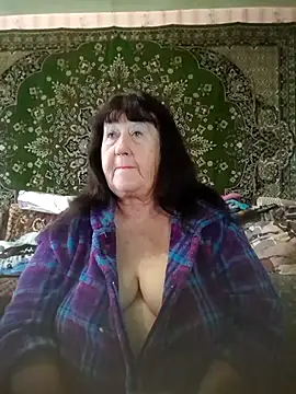 Snapshot of CrystalLime6411 chatting on 10/23/25, 06:13 CrystalLime6411 online show from 10/23/25, 06:13