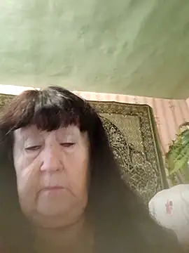 Snapshot of CrystalLime6411 chatting on 10/28/25, 11:36 CrystalLime6411 online show from 10/28/25, 11:36