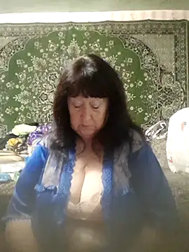 Snapshot of CrystalLime6411 chatting on 11/02/25, 09:06 CrystalLime6411 online show from 11/02/25, 09:06