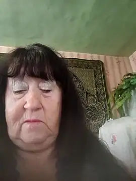 Snapshot of CrystalLime6411 chatting on 11/05/25, 06:35 CrystalLime6411 online show from 11/05/25, 06:35