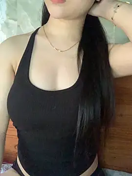 Snapshot of Lyly11 chatting on 11/24/25, 02:22 Lyly11 online show from 11/24/25, 02:22