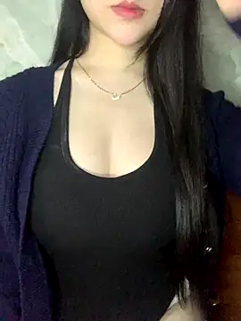 Snapshot of Lyly11 chatting on 12/19/25, 01:56 Lyly11 online show from 12/19/25, 01:56