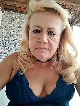 Snapshot of Belladama61 chatting on 12/21/25, 11:17 Belladama61 online show from 12/21/25, 11:17