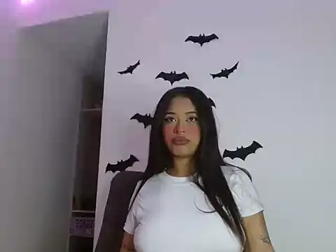 Snapshot of reina_reina chatting on 10/29/25, 10:11 reina reina online show from 10/29/25, 10:11