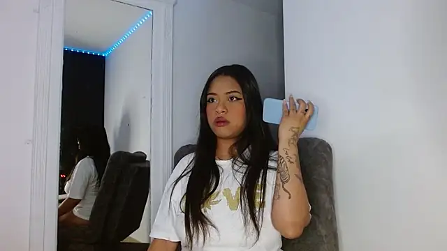 Snapshot of reina_reina chatting on 02/02/26, 02:32 reina reina online show from 02/02/26, 02:32