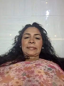 Snapshot of floresblancas chatting on 10/18/25, 12:06 floresblancas online show from 10/18/25, 12:06