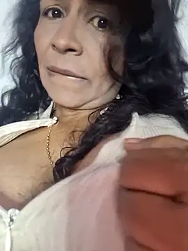 Snapshot of floresblancas chatting on 11/01/25, 10:39 floresblancas online show from 11/01/25, 10:39