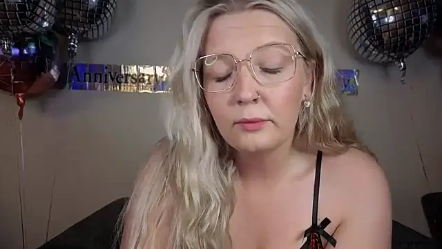 Daisyxoxo  online show from 09/20/25, 07:04