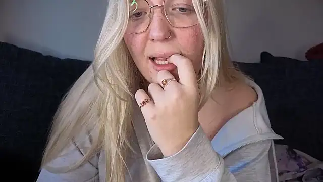 Daisyxoxo  online show from 11/02/25, 10:17