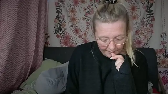 Daisyxoxo  online show from 12/05/25, 09:40