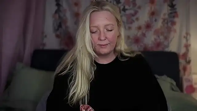 Daisyxoxo  online show from 02/06/26, 09:18