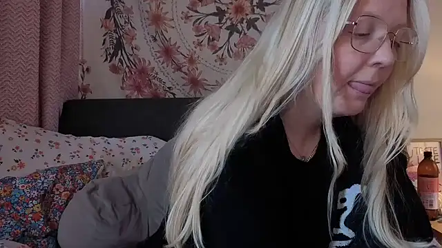 Daisyxoxo  online show from 03/04/26, 09:48