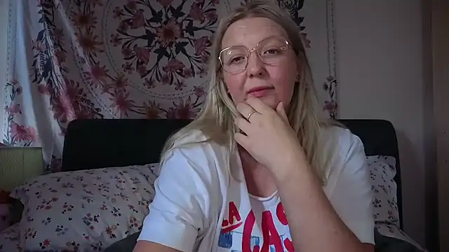 Daisyxoxo  online show from 06/27/26, 08:30