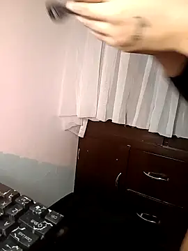 linda698049 online show from 10/03/25, 04:04